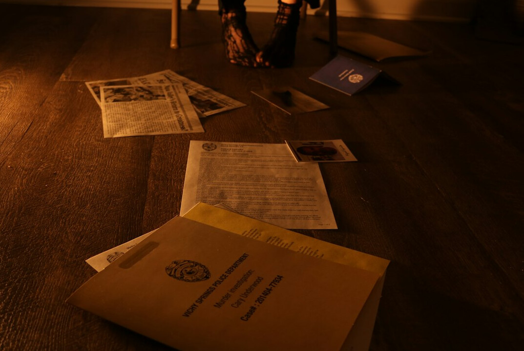 detective reading files